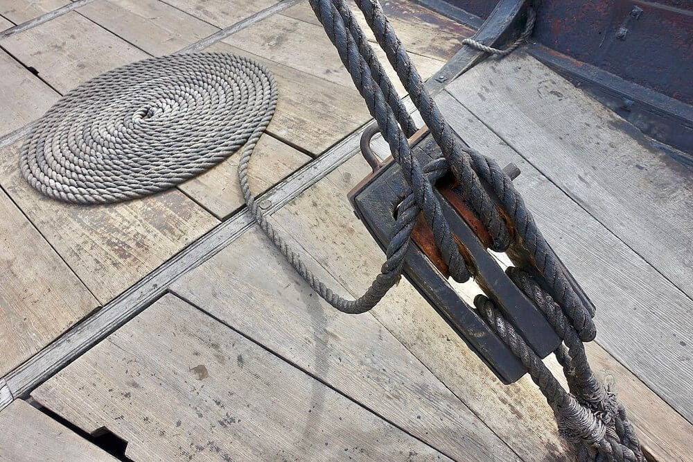 Flaschenzug für Segelspannung, Image by Wolfmann, CC BY-SA 4.0