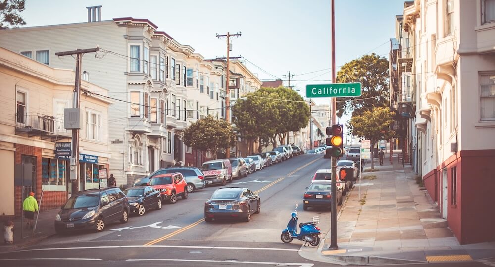 Reibungskraft: Haftreibung hält die Autos in den Parkfeldern