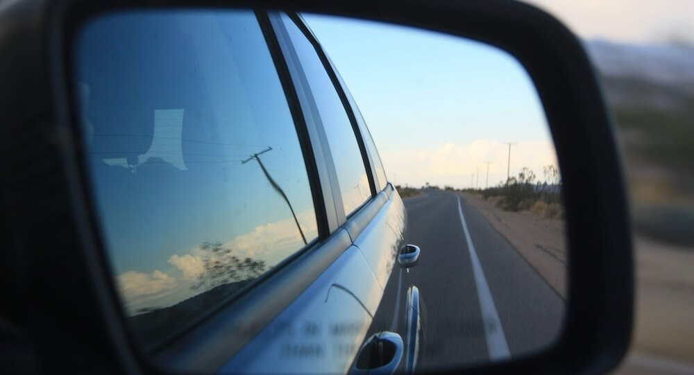 Konvexspiegel decken einen grösseren Winkel ab (Vermeidung von toten Winkeln), die Spiegelbilder sind jedoch verkleinert