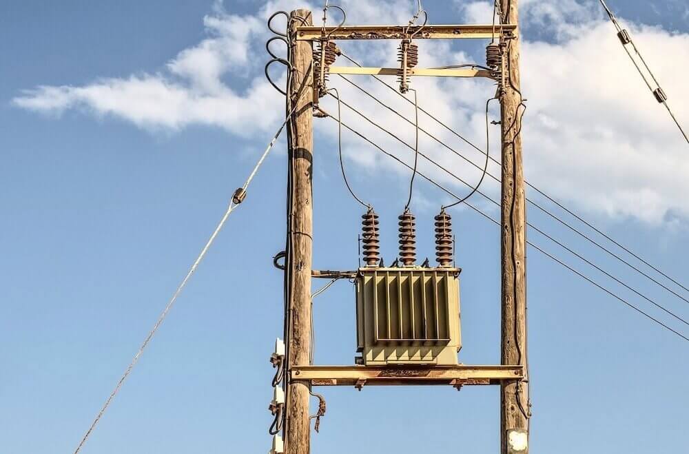 Elektrische Spannung - Transformator lokales Netz