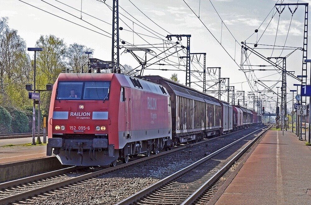 Fahrleitung als Spannungsquelle