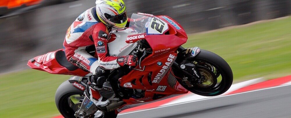 Starke Beschleunigung beim Motorrad